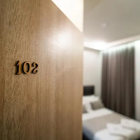 Eden מלון טיראנה